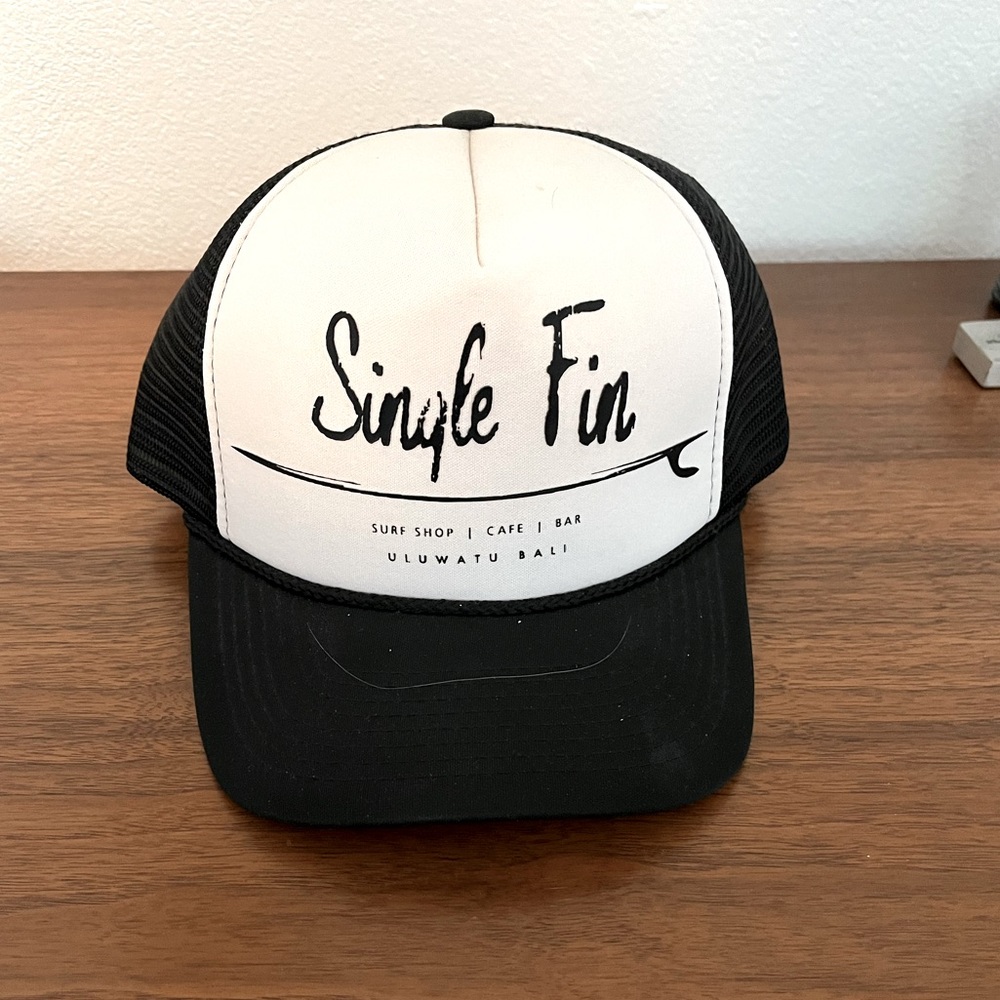 Single Fin Cafe/Bar Trucker Hat